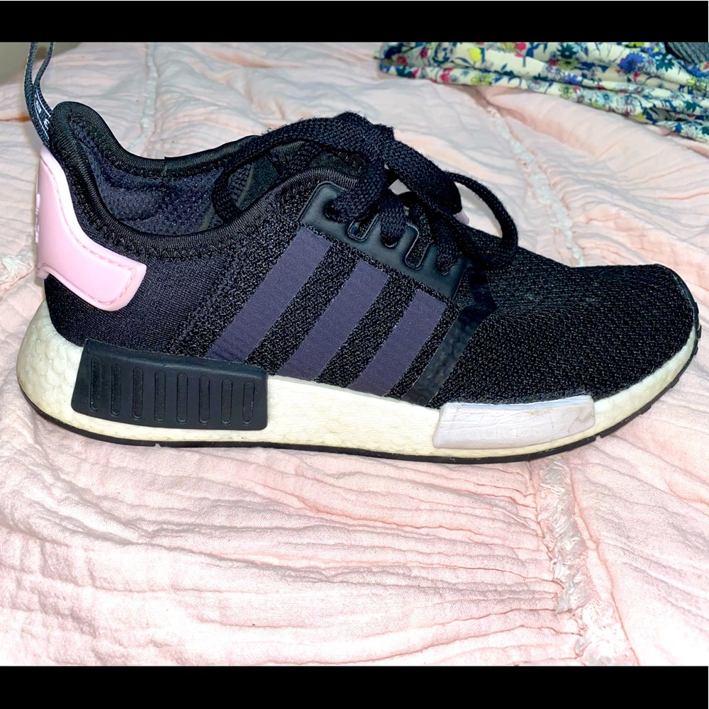 black and pink adidas running shoes